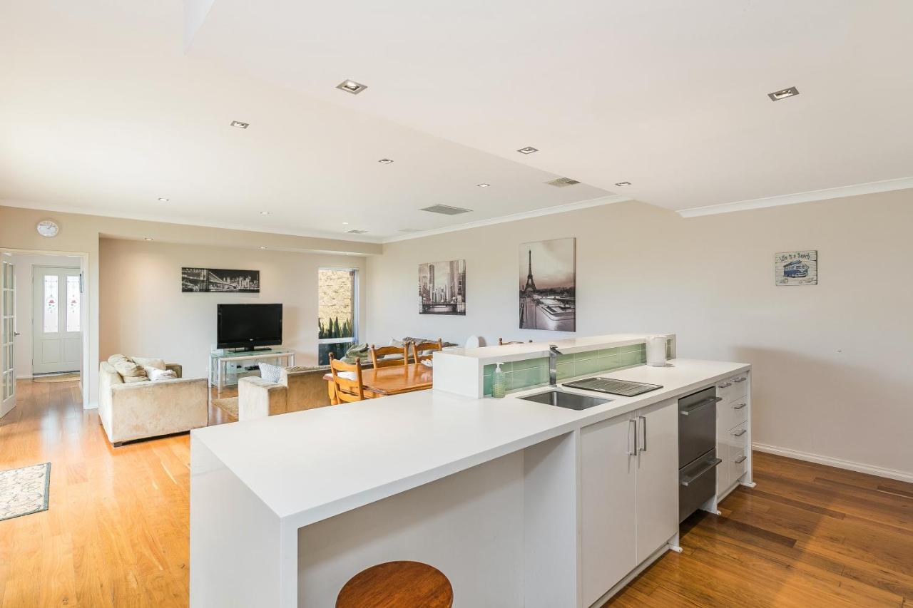 Mindarie Ocean Keys Cottage - Free Wifi מראה חיצוני תמונה